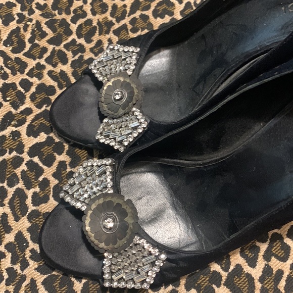 Gucci- authentic beautiful satin and bow shaped crystals size 36 or 6 in USA - Picture 1 of 5